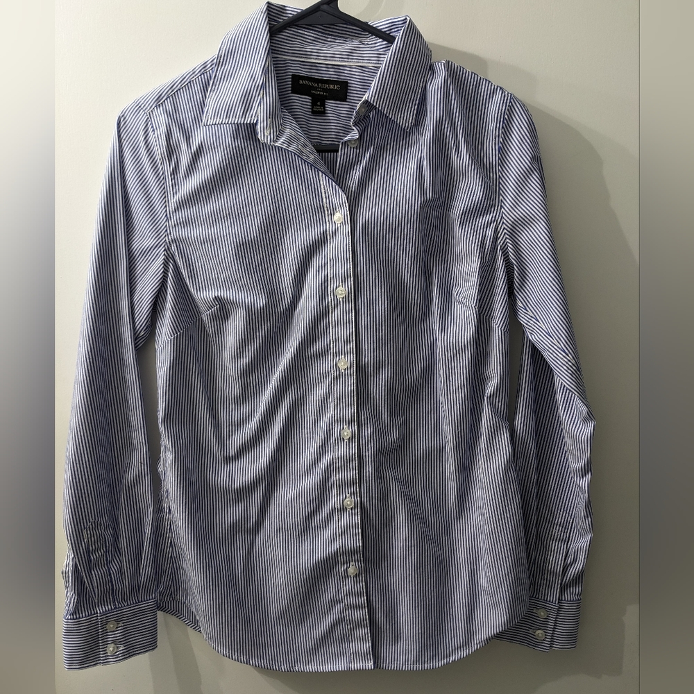 Tailored Non-Iron Shirt, White/blue stripes, Banana Republic Factory, Size 4
